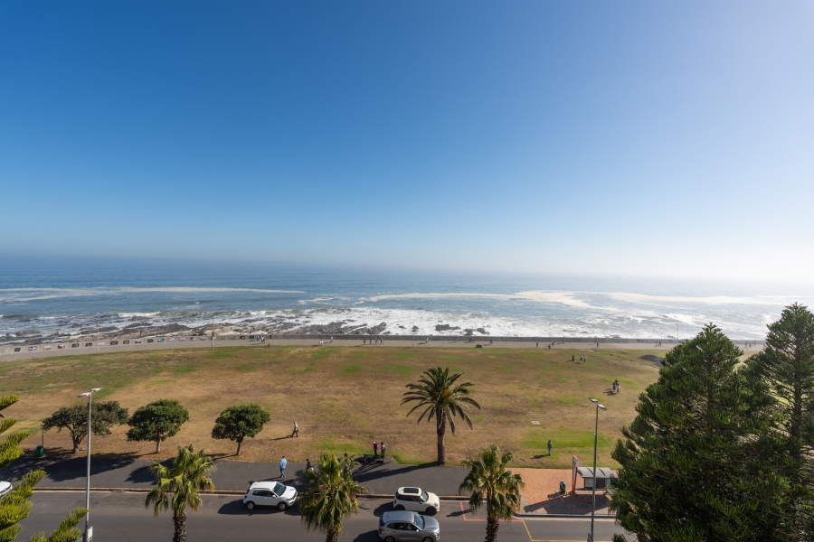 To Let 4 Bedroom Property for Rent in Sea Point Western Cape